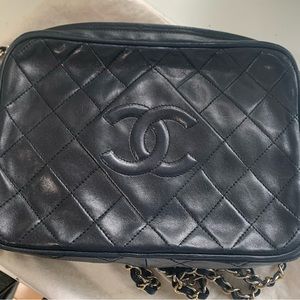 AUTHENTIC CHANEL CAMERA HANDBAG WITH DUSTBAG & AUTHENTICITY CARD & SERIAL NUMBER